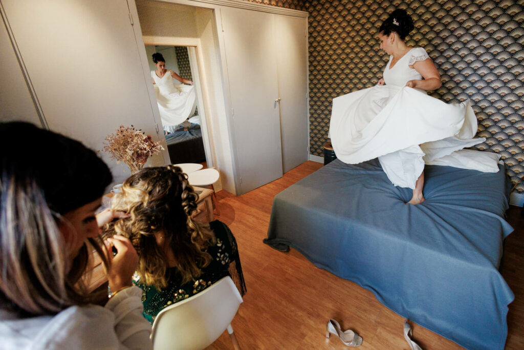 Mariage atypique paris : thème années 20, les mariés profitent pour faire la fête avec leurs invités